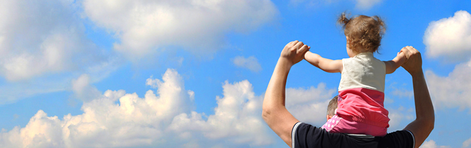 Banner of father holding child on shoulders - time for a minivan article